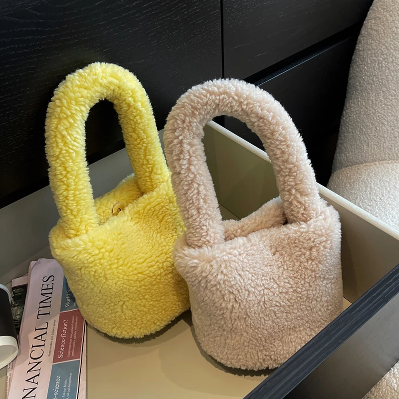 

New Fashion Women Mini Casual Faux Fur Lambswool Shoulder Bag Plush Totes 2022 Winter Fluffy Handbag Short Handle Purses Bolsa