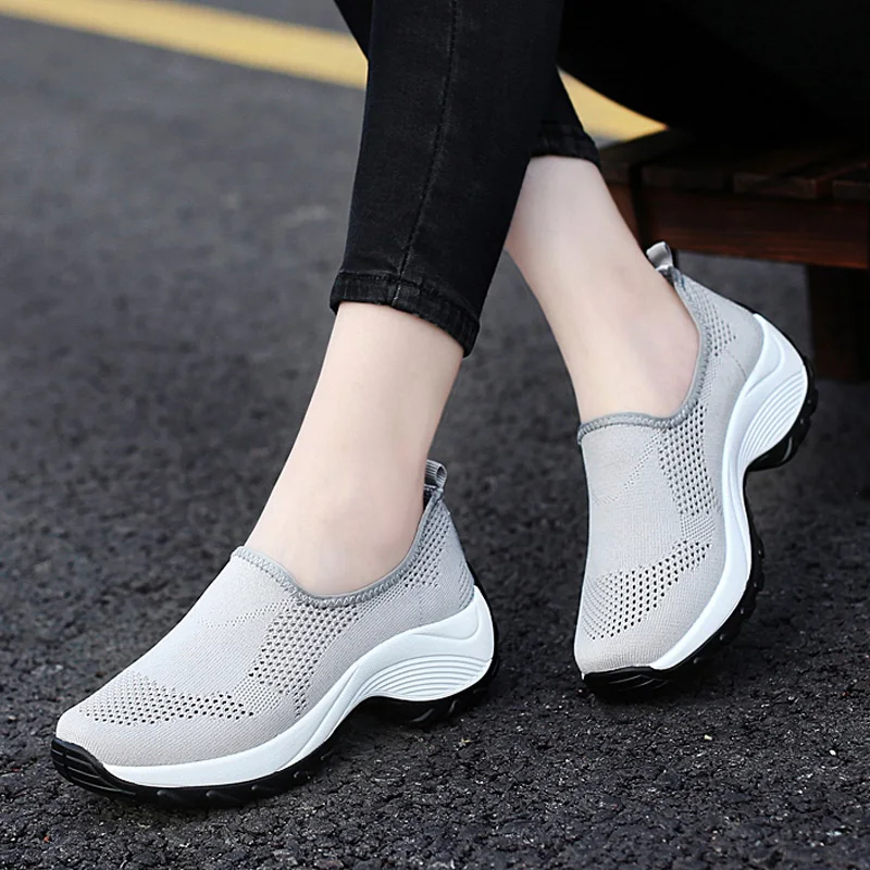 

Ladies Spring Sneakers Flat Shoes 42 Fashion Ladies sports shoes Black Breathable Mesh Socks Sneakers Soft House Shoes