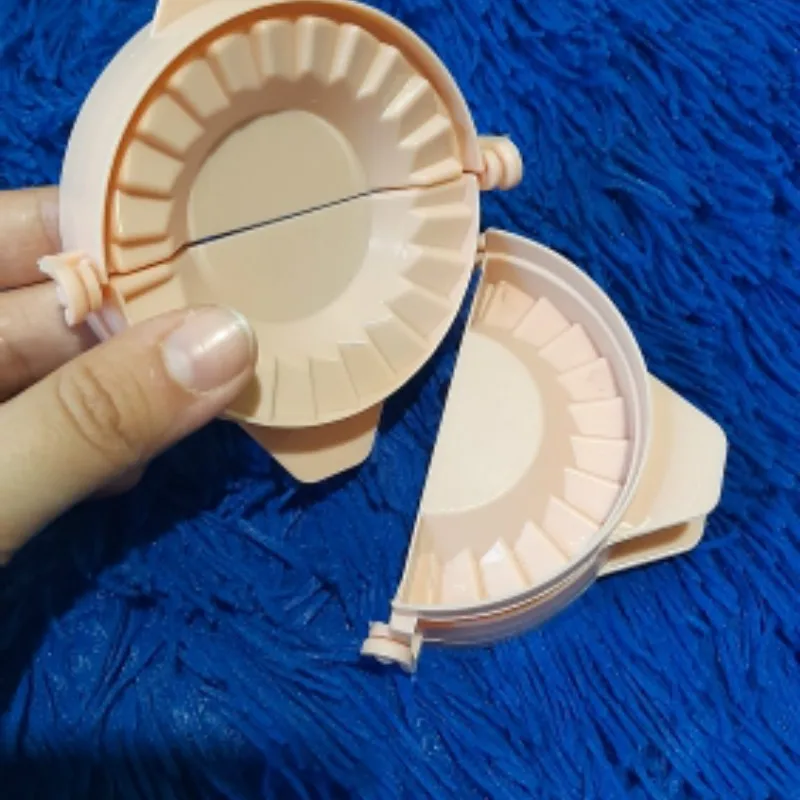 

Plastic Dumpling Molds Chinese Food Jiaozi Maker Dough Press Dumpling Pie Ravioli Hand Mould Kitchen Creative DIY Tools