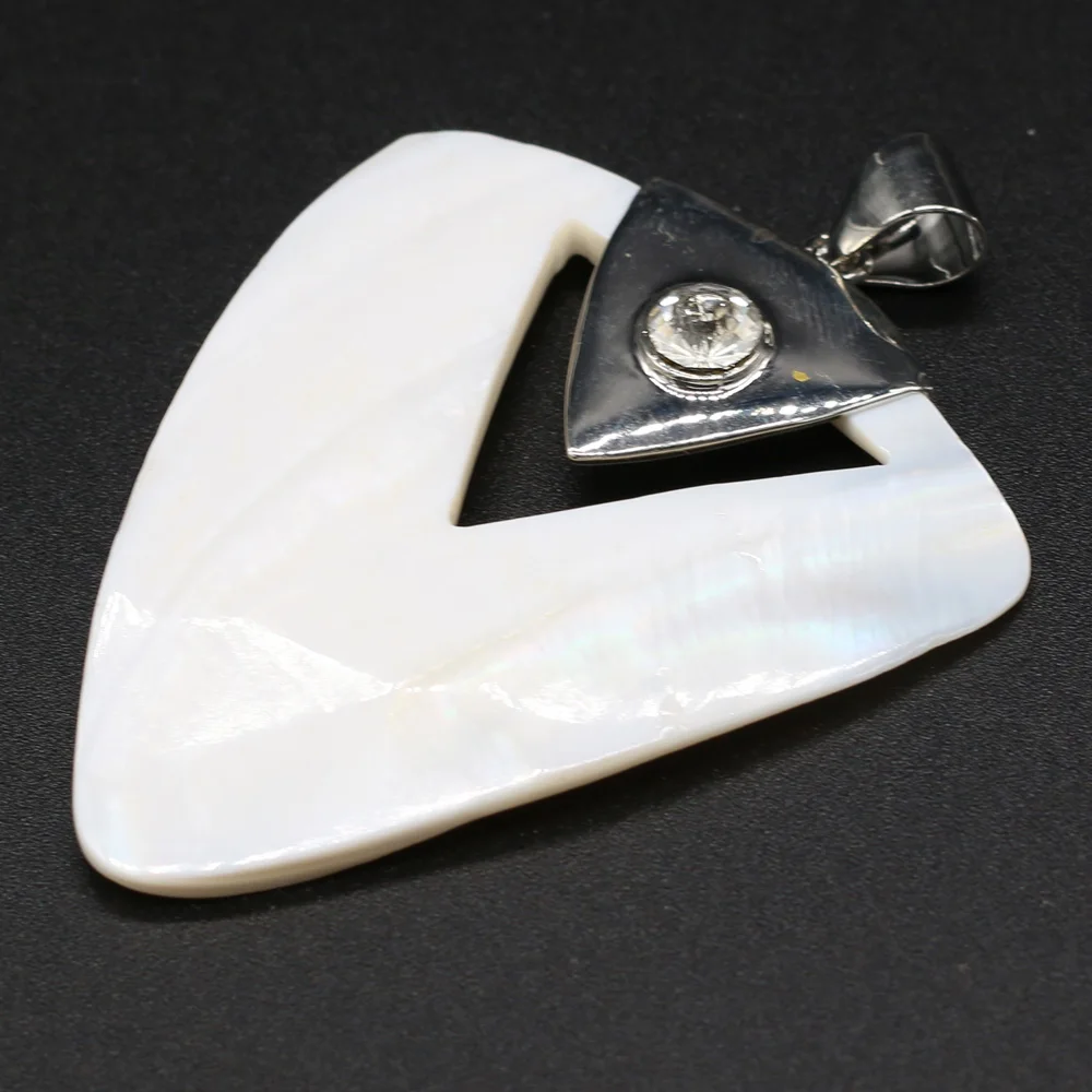 

2021 Best Selling New Natural Shell Mother Shell Triangle Shape Shell Pendant Making DIY Necklace Bracelet Size 48x55mm Gift