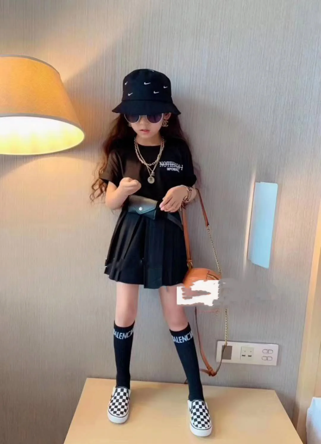 Летняя футболка красного цвета с короткими рукавами и юбкой для девочек костюм