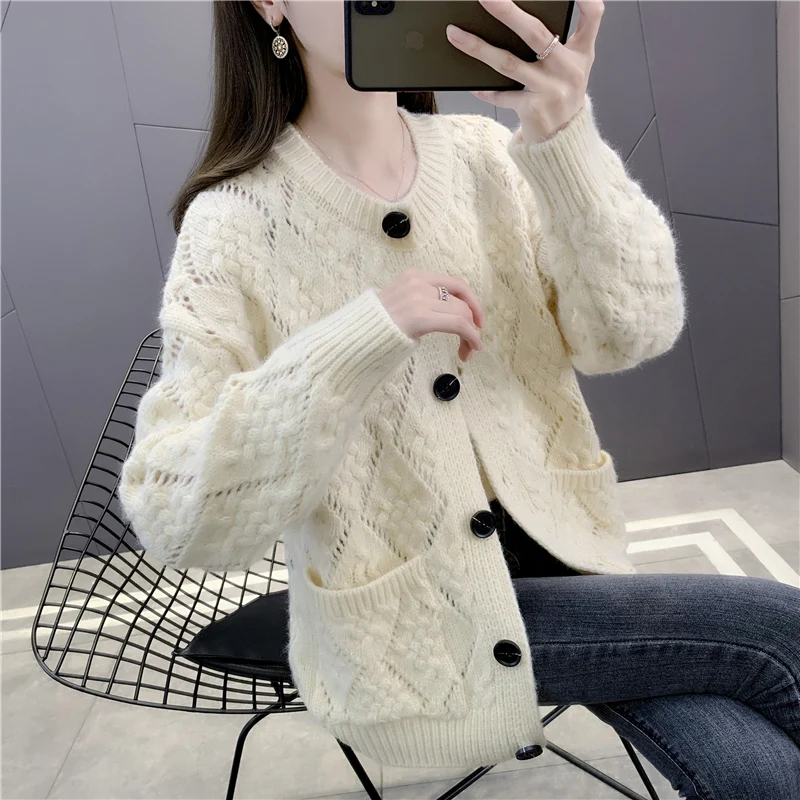 Кардиган вязаный однотонный с круглым вырезом и карманами [208265] 55 |