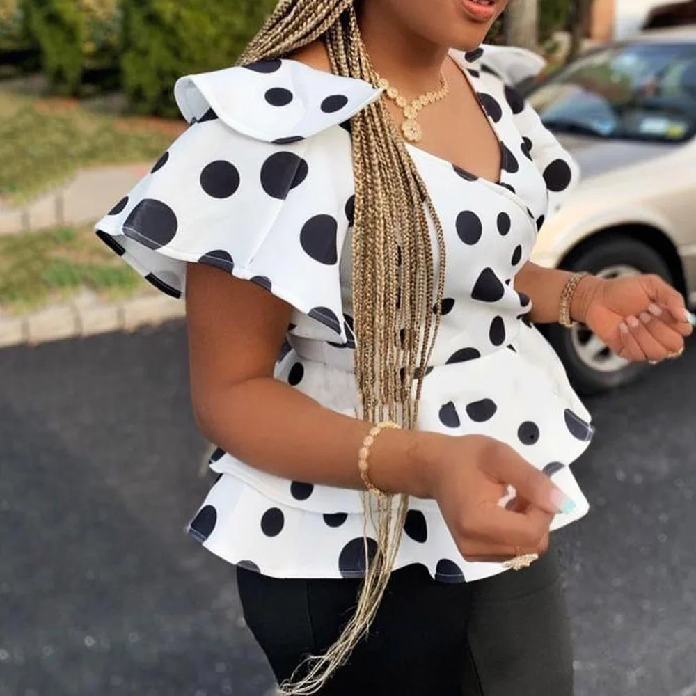 Женская офисная блузка красного цвета с высокой талией и оборками на рукавах |