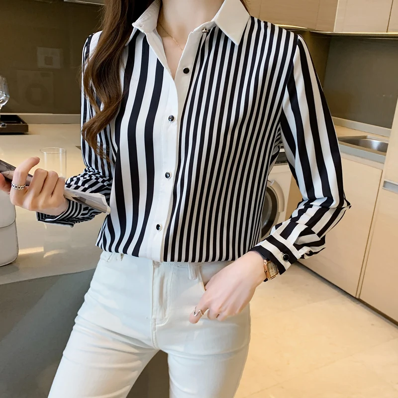 Рубашка Женская атласная в полоску модная сорочка Корейском стиле для офиса на