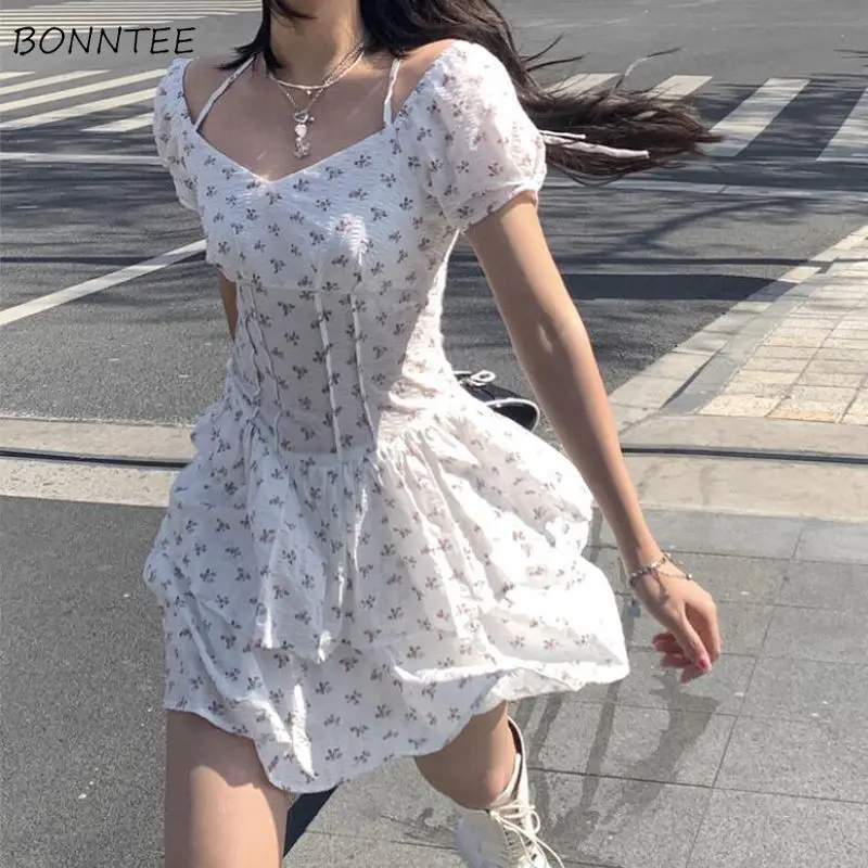 

Женское мини-платье с принтом и V-образным вырезом