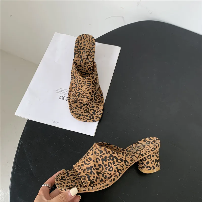 

The new summer open-toed thick heel sandals and slippers fashion fashionable zebra cute female sandals and slippers