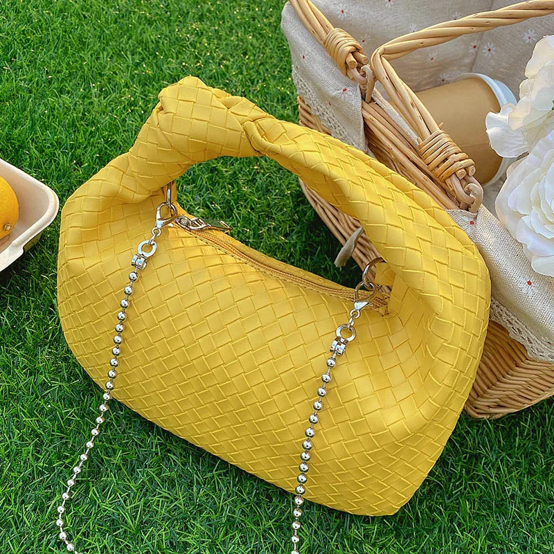 

Женская сумка-клатч из кожи, с металлической цепочкой