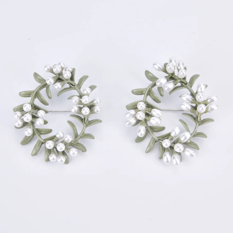 

Enamel Cane Vine Brooches For Women Retro Pearl Wreath Casual Weddings Brooch