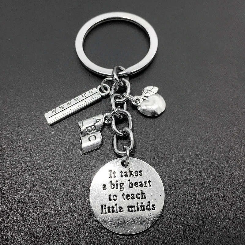 Брелок для ключей подарок на выпускной цепочка милый металлический