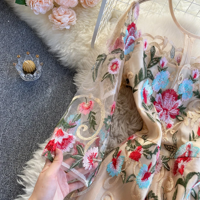 Женское платье-миди с длинным рукавом вышивкой | Женская одежда