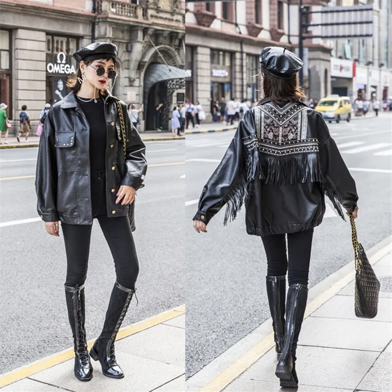 Женская кожаная куртка с бахромой и заклепками короткая из искусственной кожи в