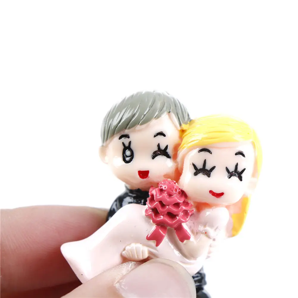 

Hugging Bride and Groom Lover Couple DIY Wedding Decoration Craft Resin Figurine Fairy Garden Miniature Micro Landscape