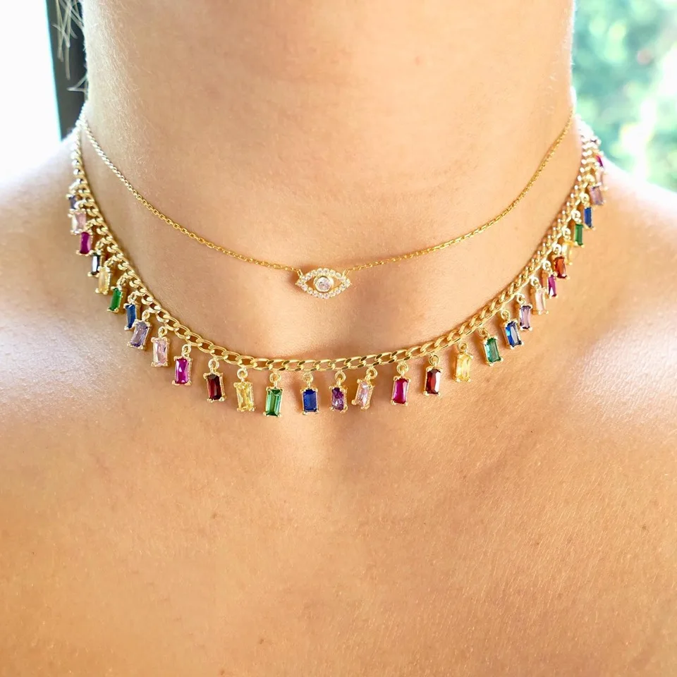 Массивное разноцветное колье чокер с разноцветными геометрическими фигурами и