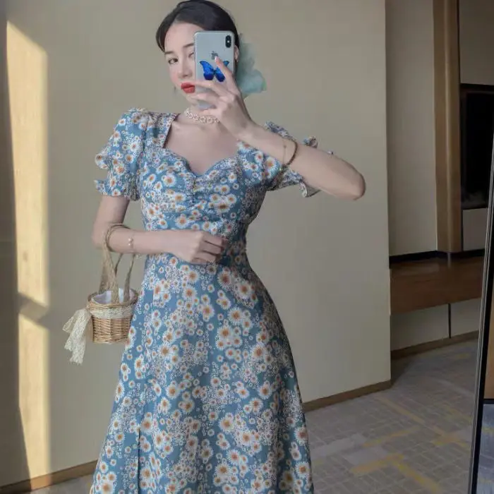 

Summer 2021 new Korean version of the retro small daisy oil painting floral dress female waist was thin and temperament A-line s