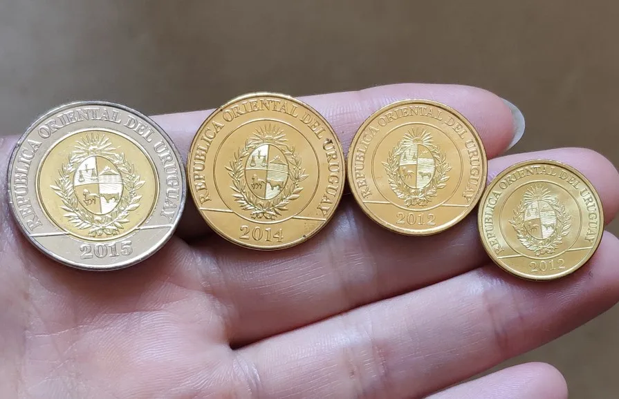 Набор из 4 оригинальных монет для празднования Уругвай 100% оригинальная