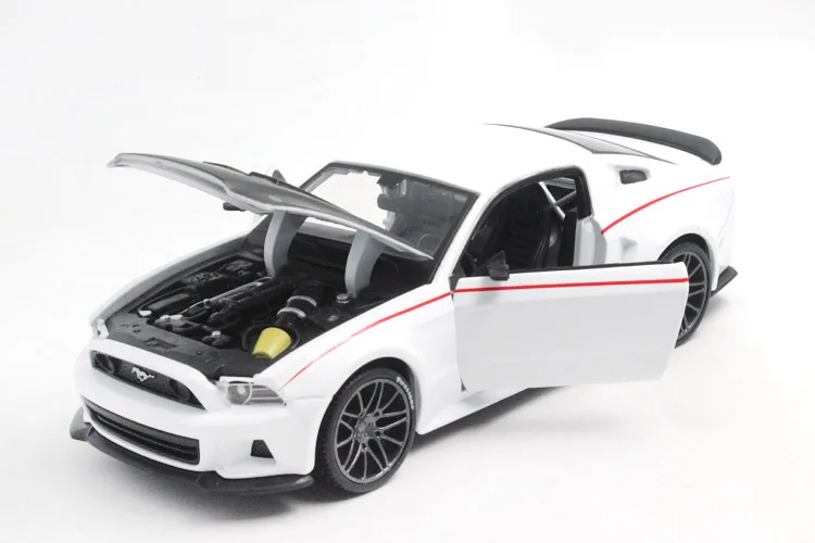 Maisto 1/24 1:24 2011 Ford Mustang GT Harley Edition спортивный гоночный автомобиль Транспортное средство литье под давлением дисплей Модель игрушки для детей мальчиков и девочек - Цвет: street racer white