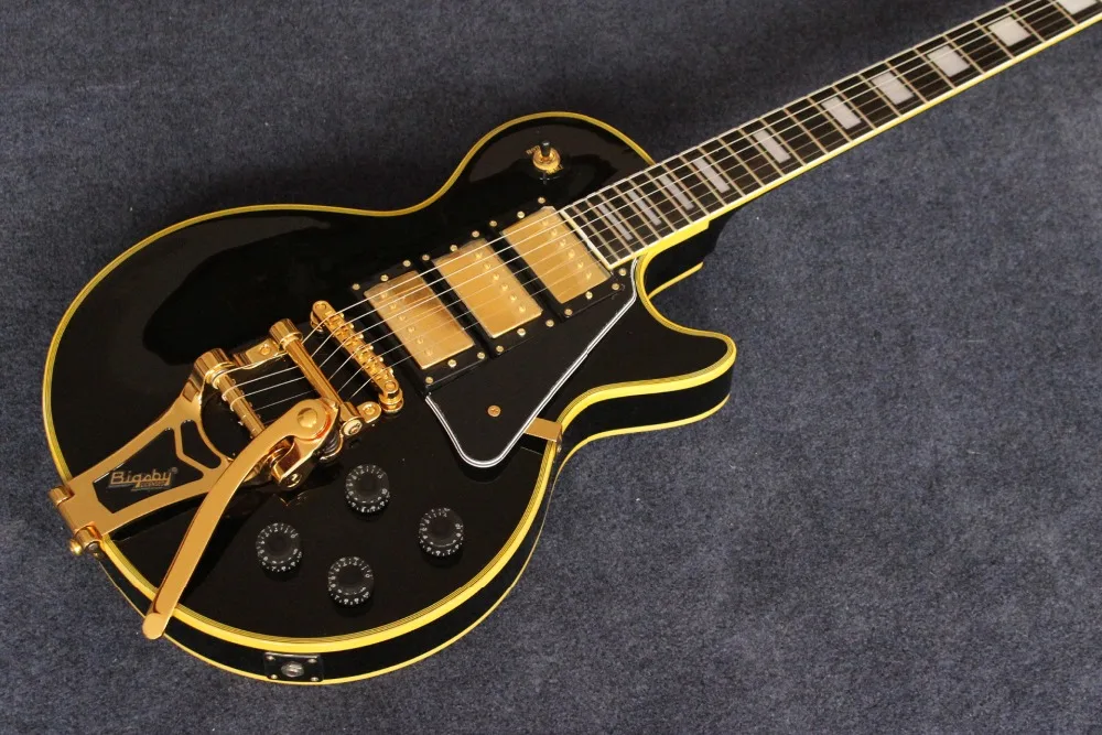 

custom shop.jazz Electric Guitar. black color guitarra. 3 pickups and Gold hardware gitaar.support customization