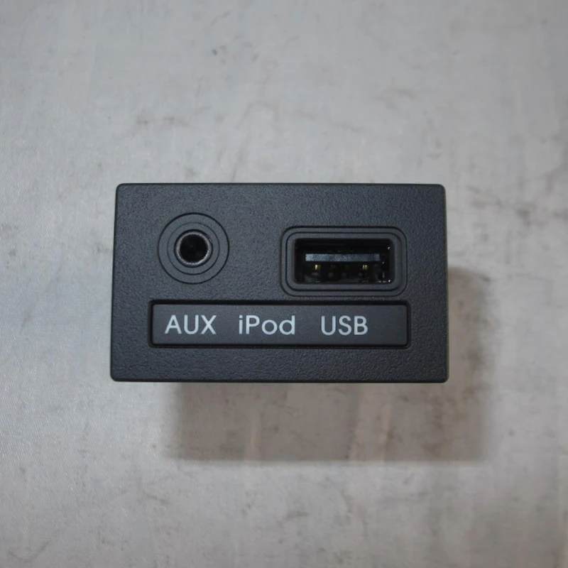 Подлинная консоль AUX USB Jack Assy для hyundai Accent Solaris 2011-2015 961201R000RY 96120-1R000 | Автомобили и