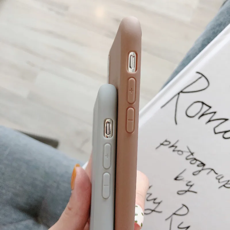 

A luxury thin and soft j gold phone case for Iphone 7 8 6sPlus SE 2020 Iphone X Xs 11Pro Max Xr 12 Mini Silicone Back Cover Capa