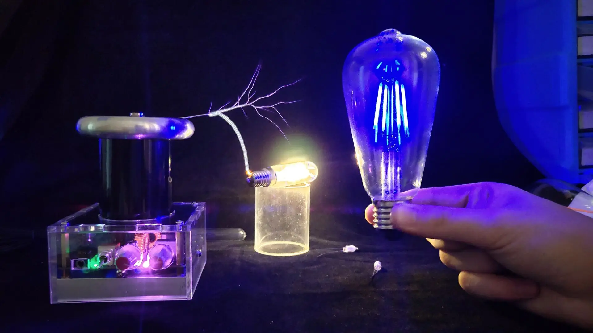 Tesla Coil искусственно инициированный светильник ning беспроводной на