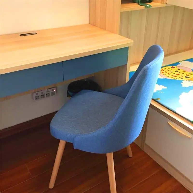 Скандинавский обеденный стул из массива дерева современный минималистичный на