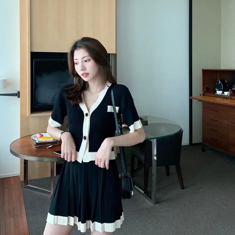 Элегантный женский комплект из двух предметов свитер и юбка Женский вязаный