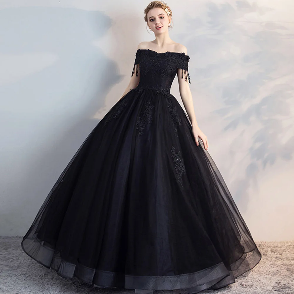 Бальное платье пышное черное для выпускного вечера с открытыми плечами