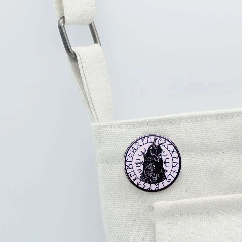 Эмалированная булавка для племени Волшебная Булавка С руничным компасом