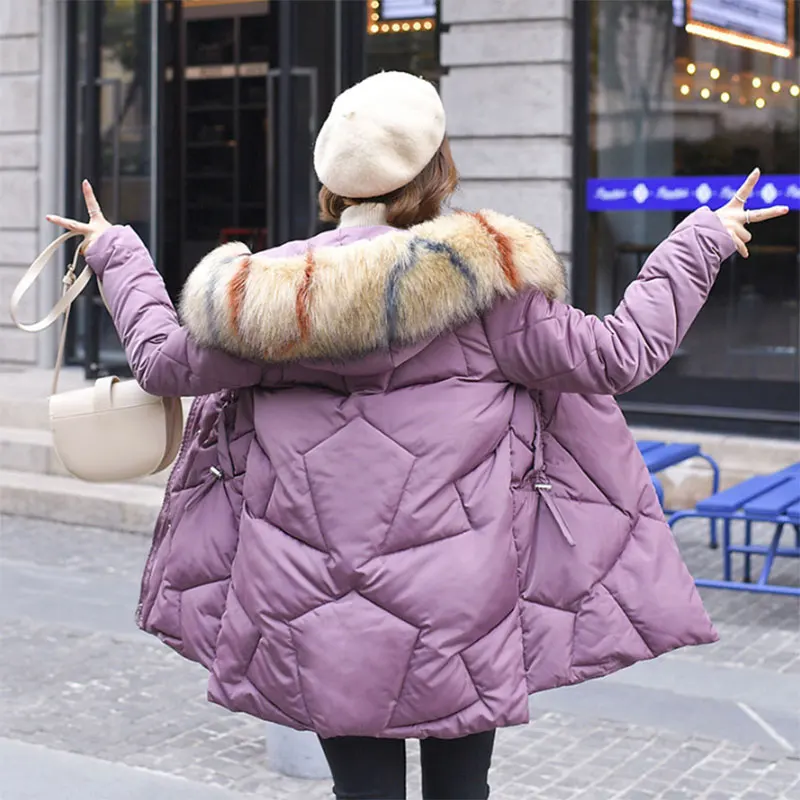 Женская парка с капюшоном и меховым воротником однотонная приталенная куртка