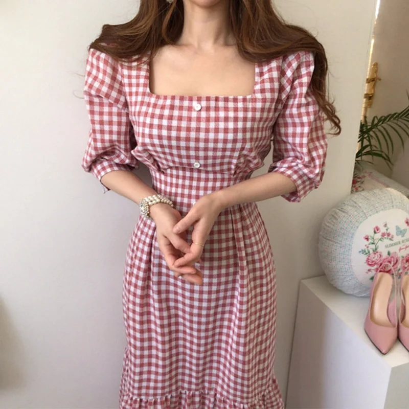 Женское клетчатое платье макси с квадратным воротником и коротким рукавом