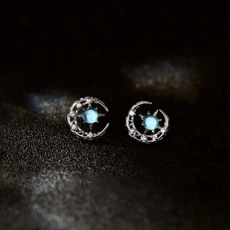 

Серьги-гвоздики женские из серебра 925 пробы с фианитом