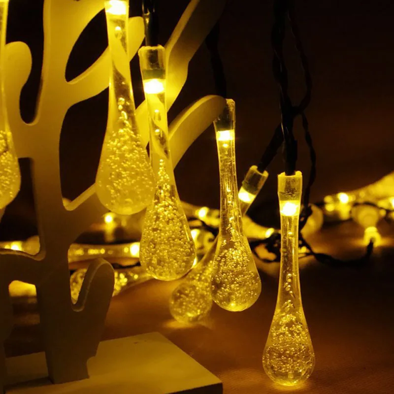 Гирлянда на солнечной батарее с теплым белым дождем рождественское уличное