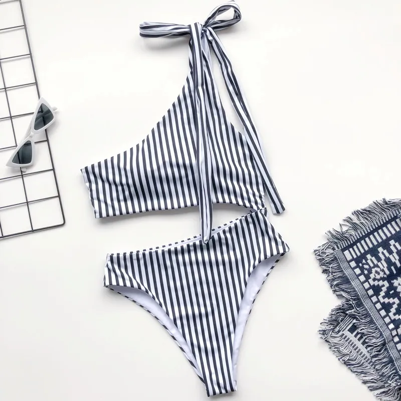 Сексуальный цельный купальник с вырезами по бокам монокини высокой талией