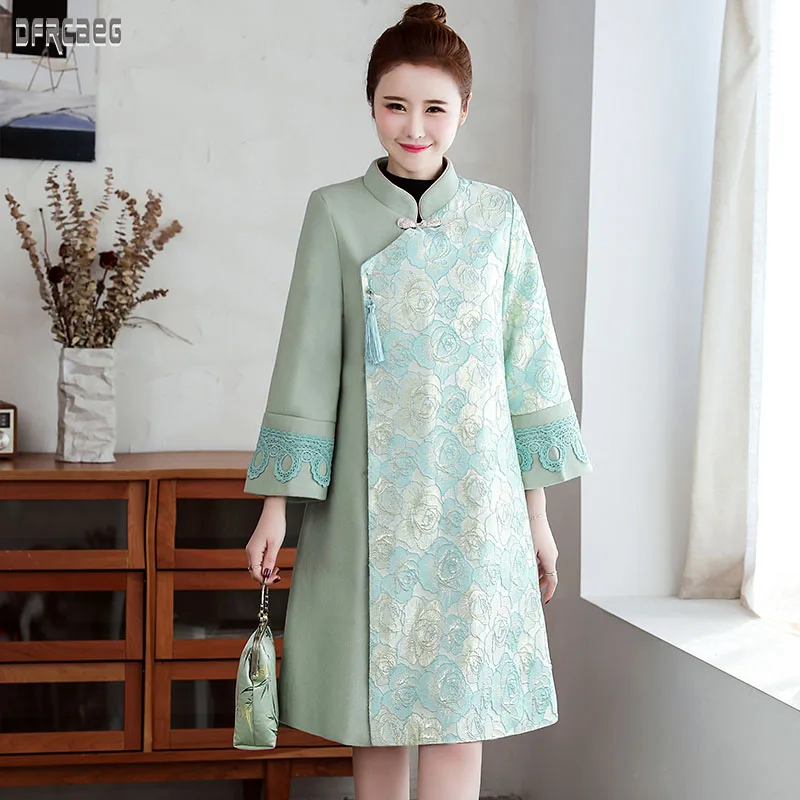 Женское шерстяное пальто средней длины с вышивкой и кружевными рукавами теплое