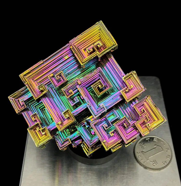 Кристаллы висмута бисмута Би металлический кристалл Радужный яркий минеральный