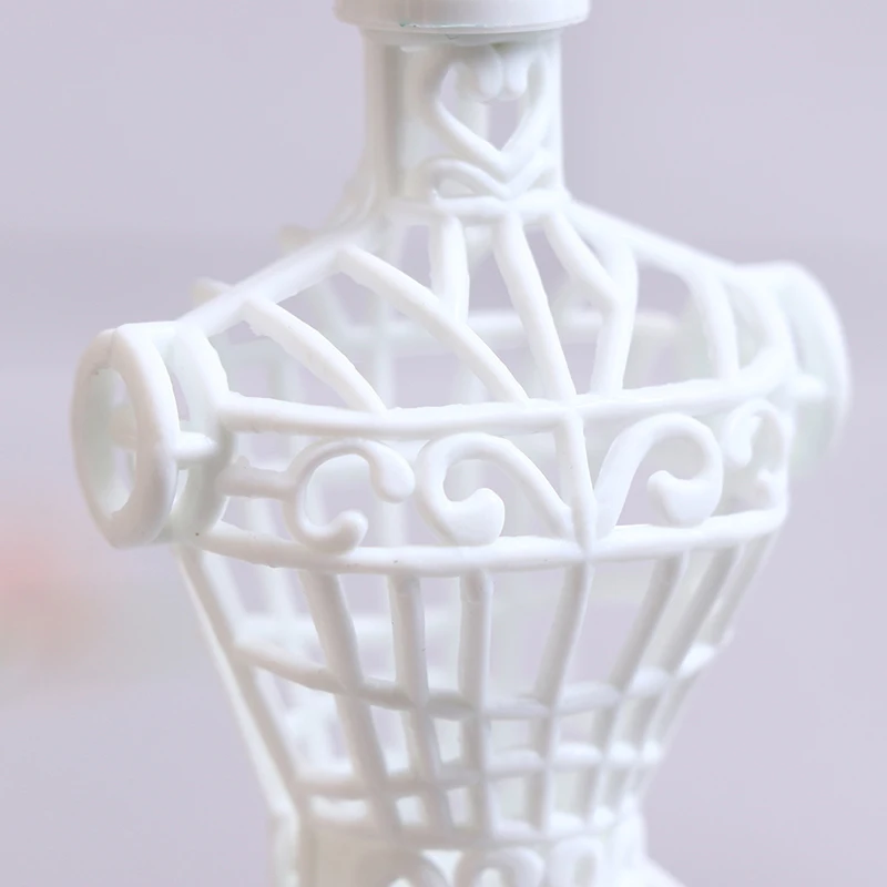 

1PCS High Quality New For Doll Girl Gift Doll Hollow Clothes Hangers For Doll House Accessories