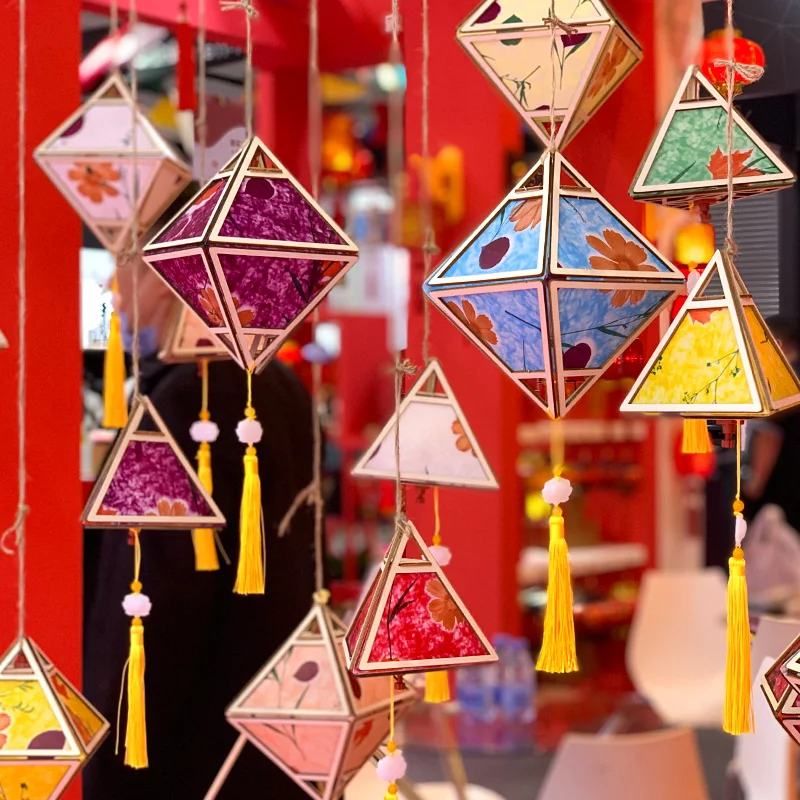 Chinese Style Woodcarving Printing Lanterns Mid-Autumn Festival Portable Outdoor Waterproof Palace lanterns | Дом и сад
