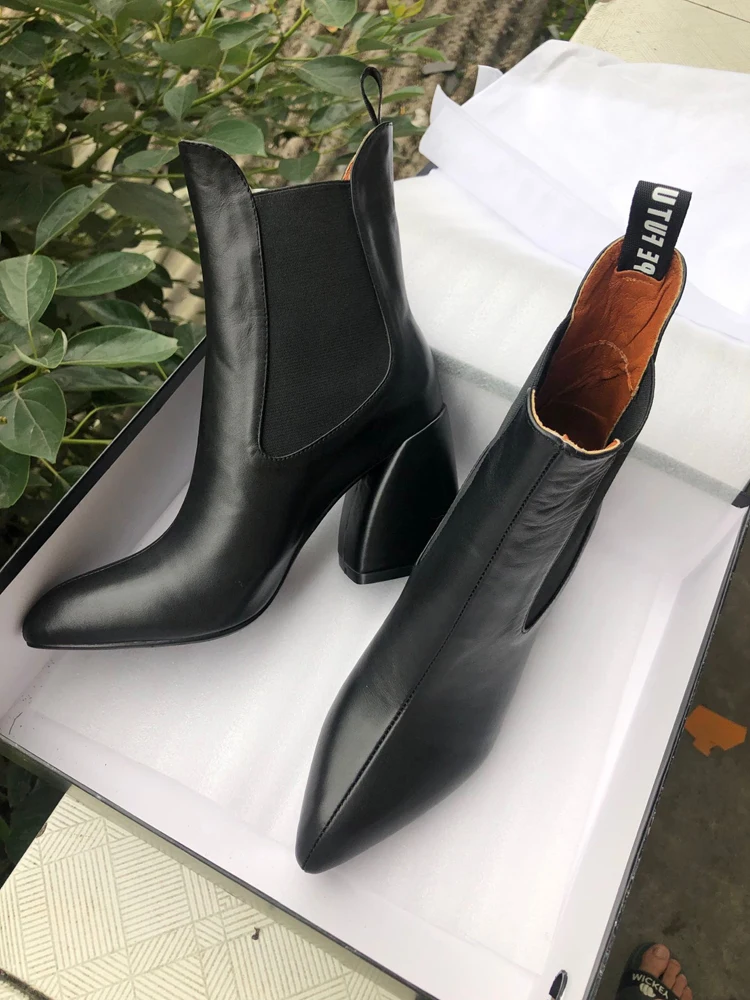black Популярные женские ботильоны из натуральной кожи черного цвета; короткие ботинки с острым носком на не сужающемся книзу массивном каблуке; ковбойские ботинки без застежки; женская обувь; botas mujer - Цвет: black