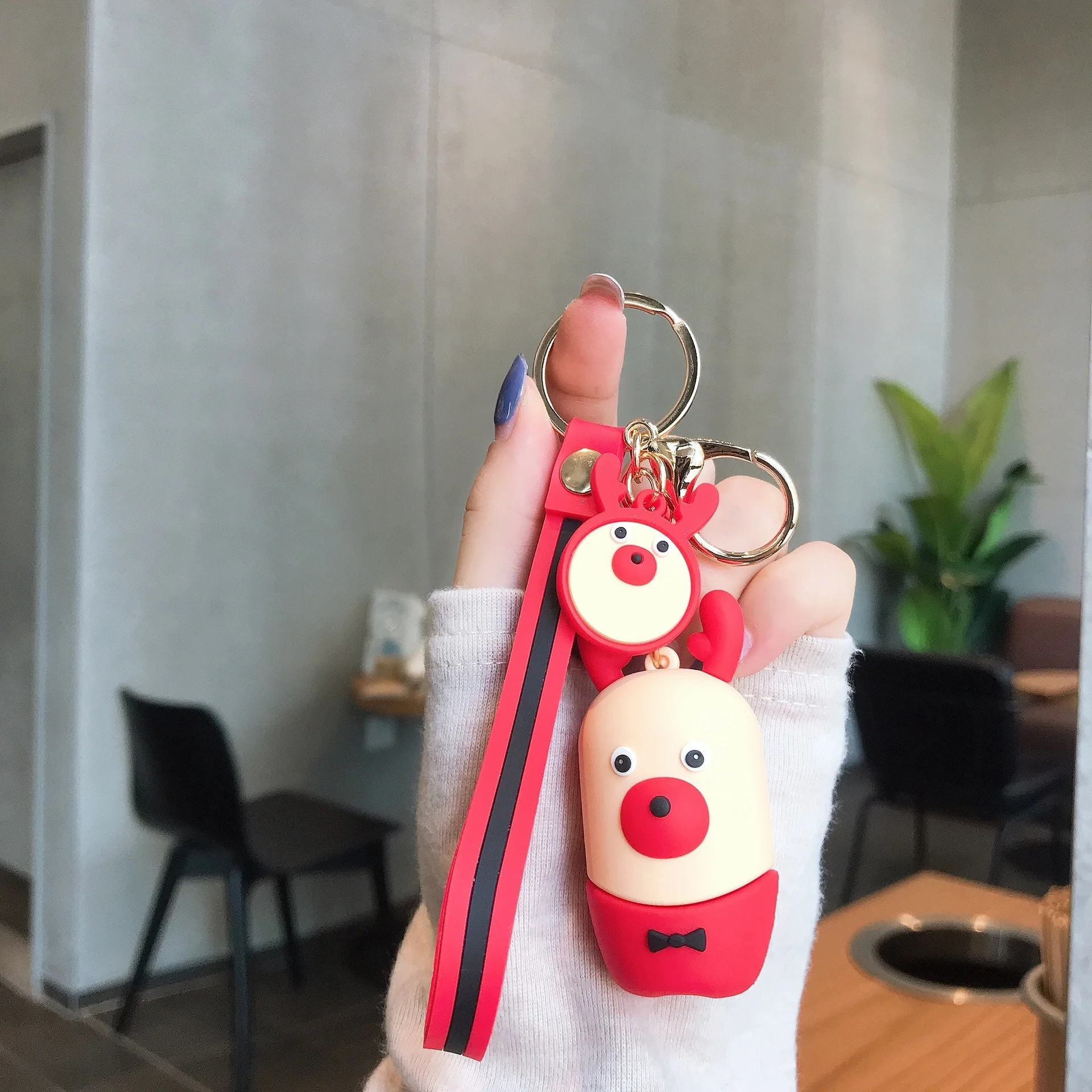 

Cute Cartoon Animal Keychains Accessories In The Shape Of Pill Little Mouse Pig Moose Bear Car Pendant Backpack Key Chains