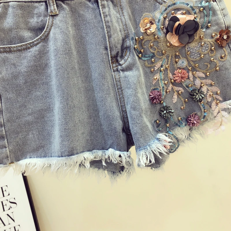 

Women's Denim Shorts Spodenki Jeansowe 2021 Summer Fashion 3D Flower Bead Embroidered Ripped Wide-Leg Jeans Shorts Hot Pants