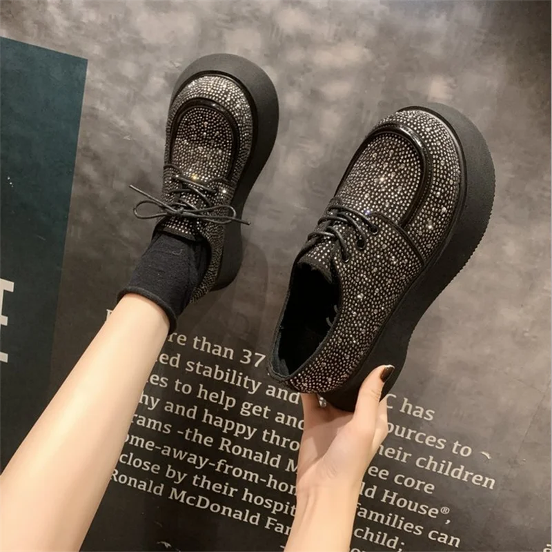 

Новинка 2021, стильные туфли стразы на толстой подошве, со шнуровкой, низкие повседневные туфли, маленькие кожаные туфли, женская обувь