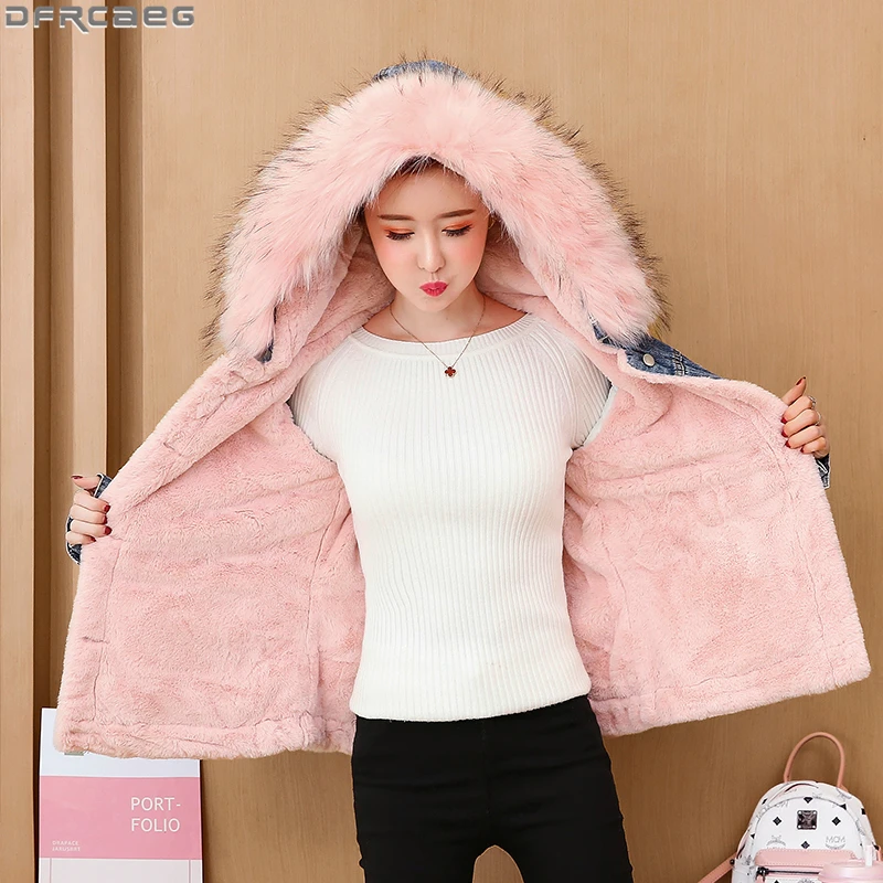 Женская джинсовая куртка с капюшоном свободная утепленная большого размера