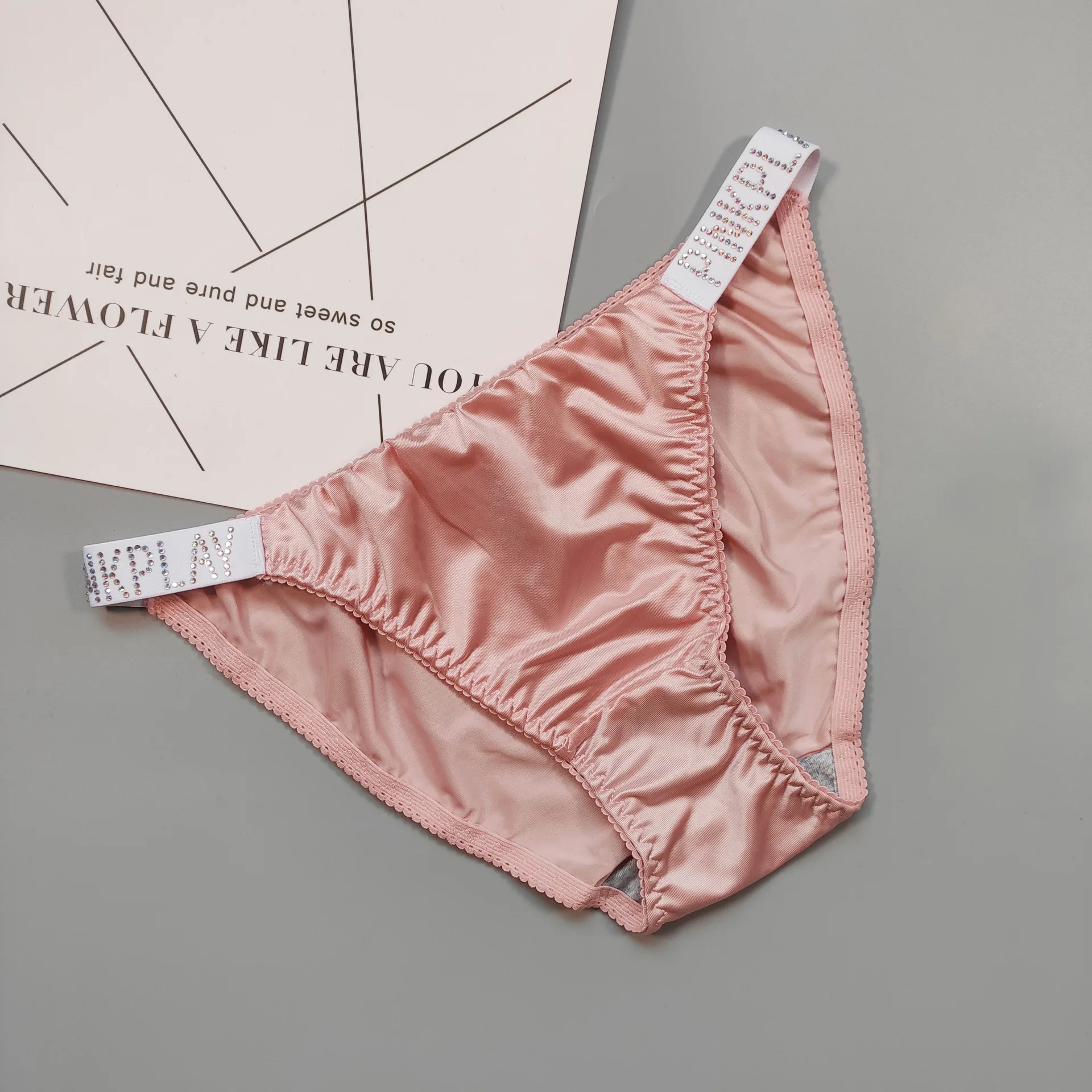 

Sexy Ladies Rhinestones Letter Print Low Waist Thong Panties Fashion Solid Cotton Briefs Female Lingerie Sexy Women's Underwear