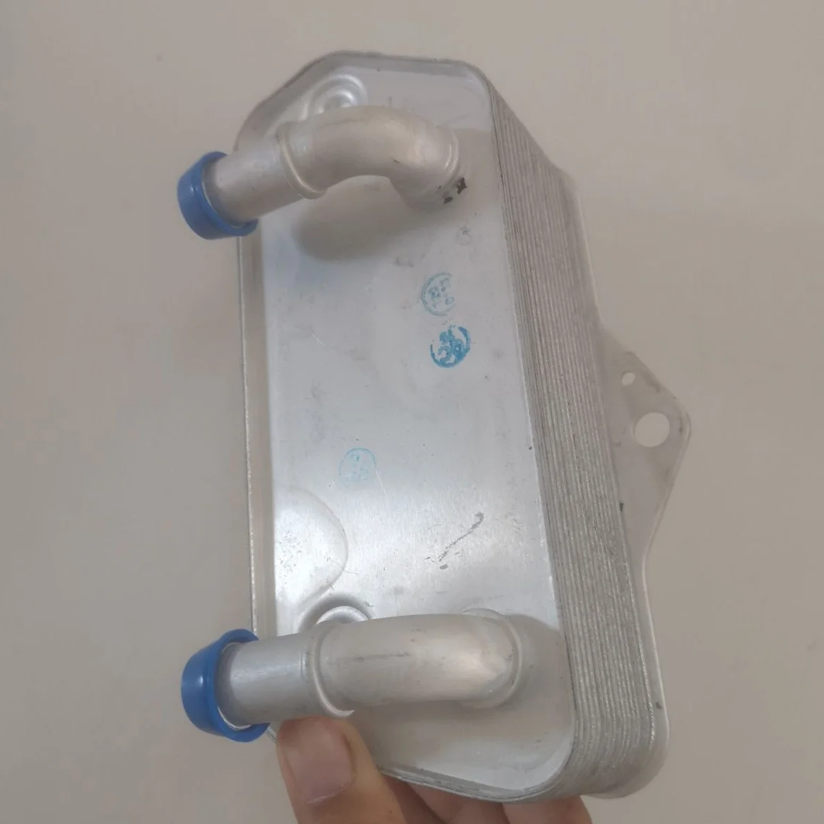 Детали OE No 02E 409 061C Алюминиевый Масляный радиатор двигателя 02E409061C OEM 061 C|oes|audi oil cooler
