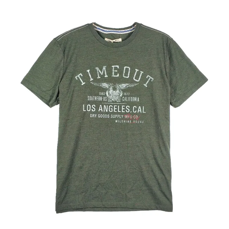 

Мужская футболка оливкового цвета с изображением крыльев времени (приталенный силуэт)