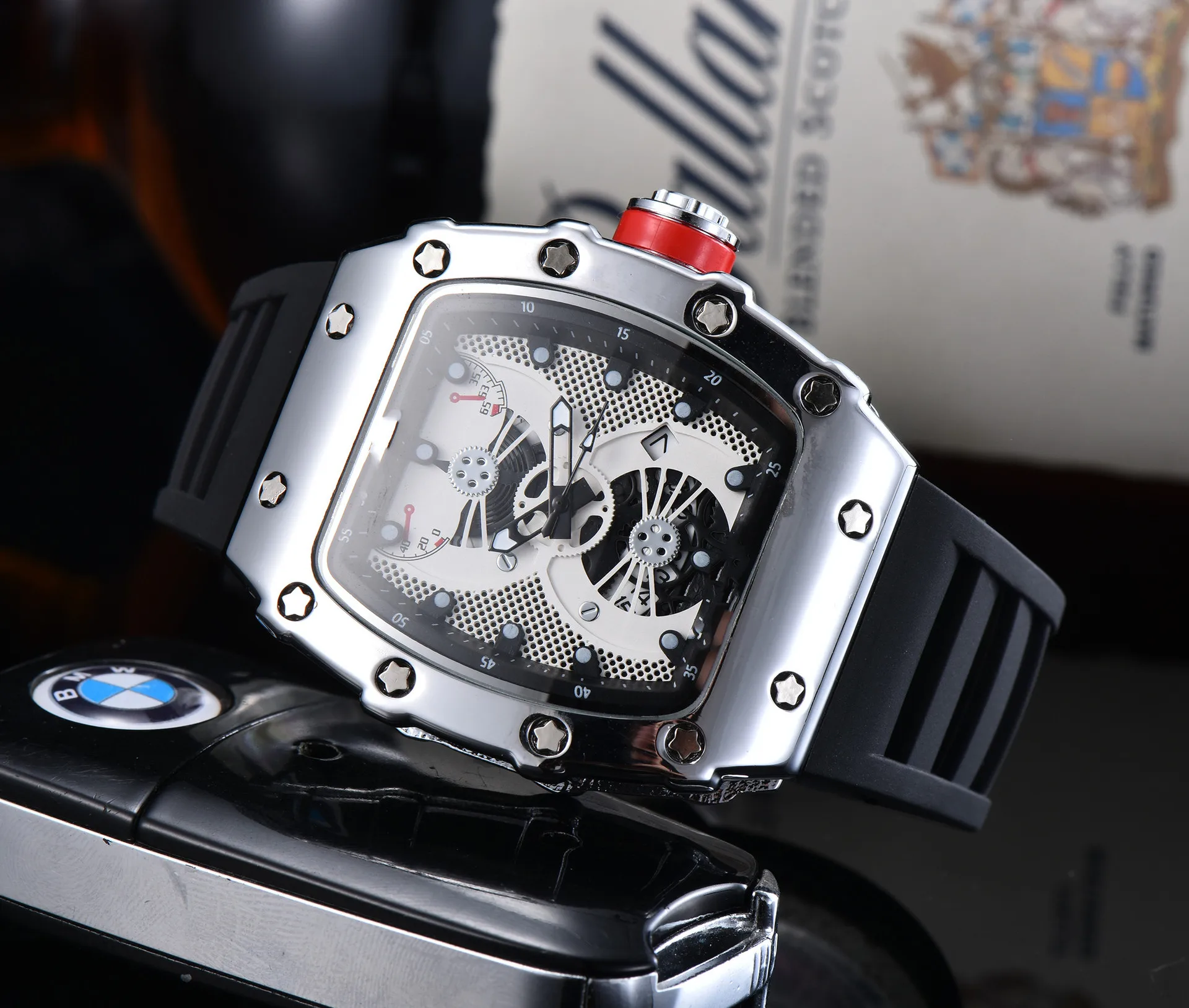 

New fashion classic men's high grade business watch waterproof watch wine barrel watch personality WATCH QUARTZ WATCH
