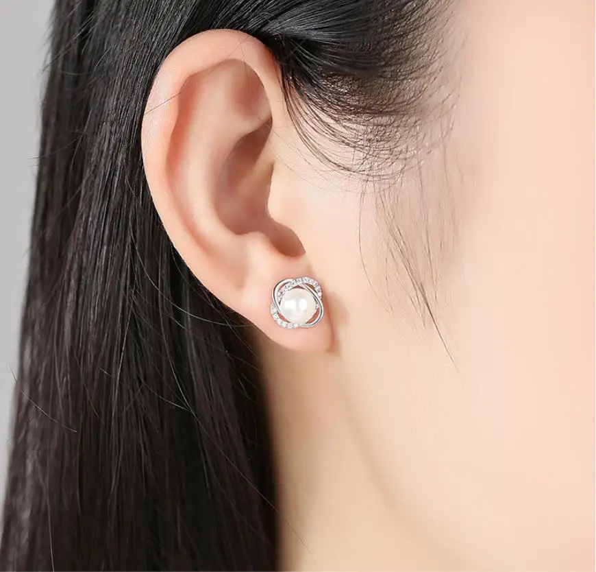 

Luxury Female White Pearl Small Earring Charm Rose Gold Color Stud Earrings For Women Cute Bride Flower Crystal Wedding Earrings