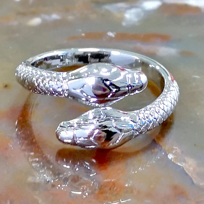 

Adjustable Creative Cobra Ring New Fashion Gold-Plated European and American Retro Double Snake Ring Men and Women Jewelry