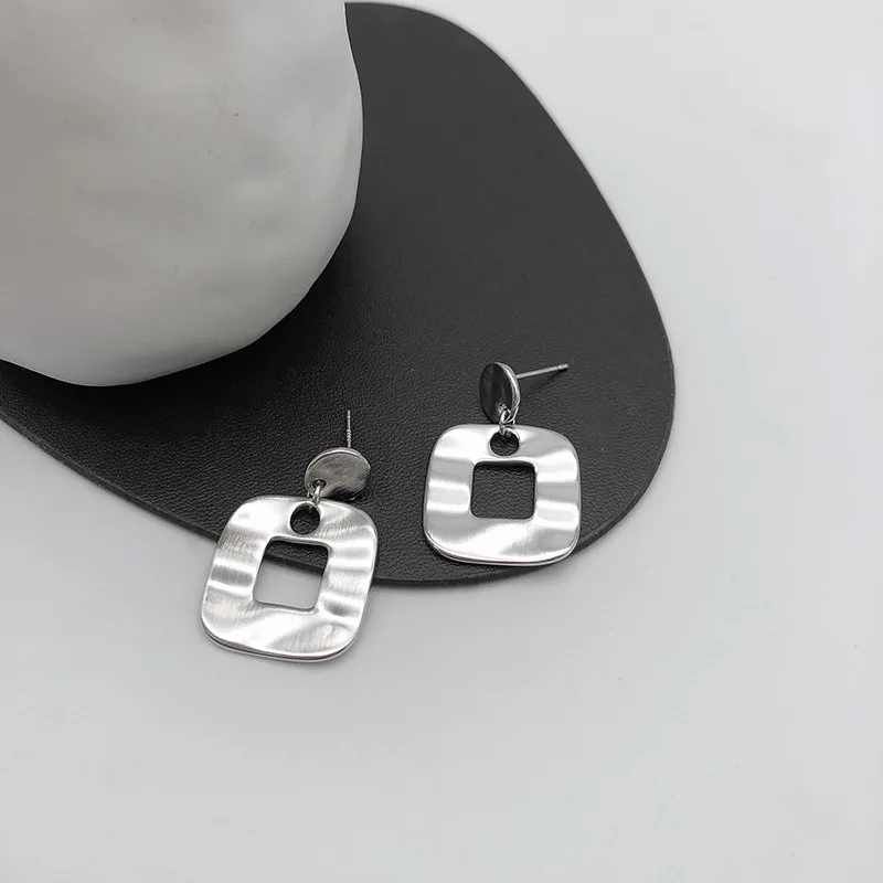 

Water Ripple Square Earrings Female S925 Sterling Silver Silver Needle Stud Earrings Temperament Girl Ear Jewelry Hot