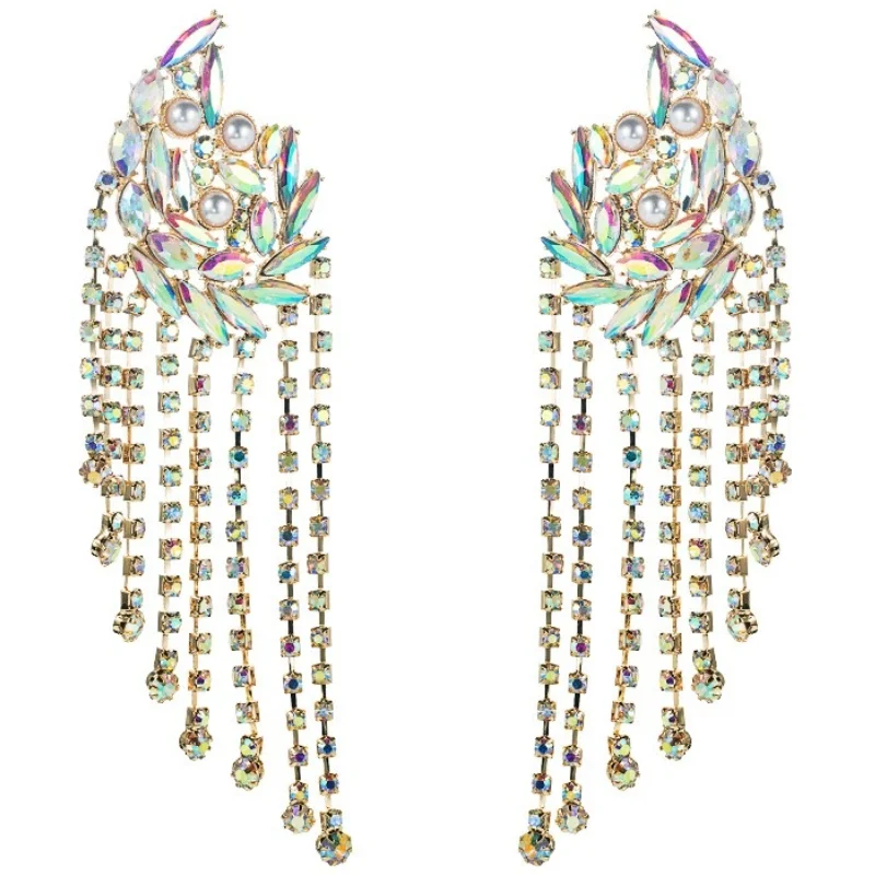 

Необычные серьги в виде длинной цепочки